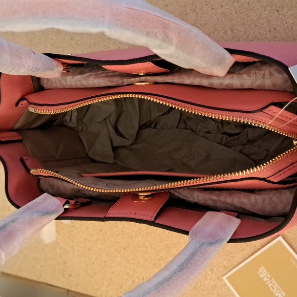 Michael Kors Arielle MD Satchel - Picture 4 of 10